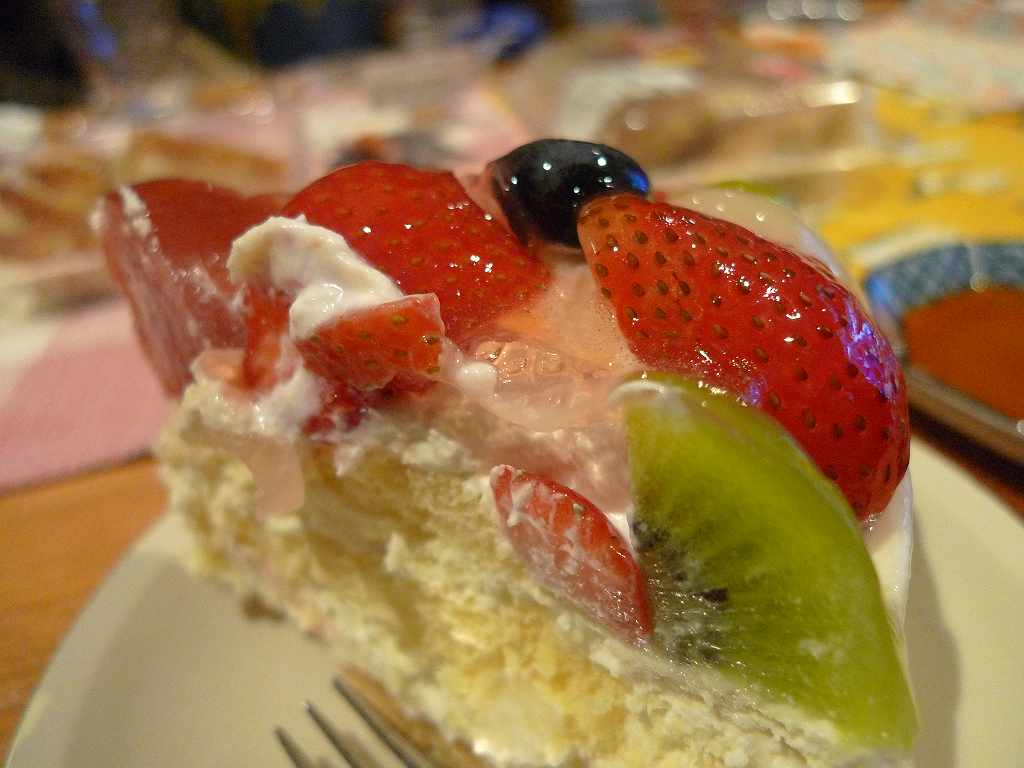誕生ケーキは 洋菓子の森 Mignon みによん のフルーツレアチーズ7号