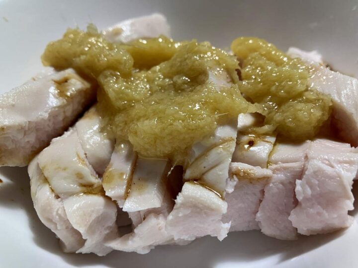 低温調理した鶏むね肉に姜葱醤
