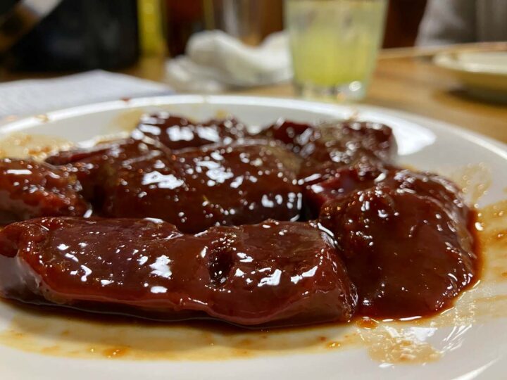 濃厚なタレをまとったレバー