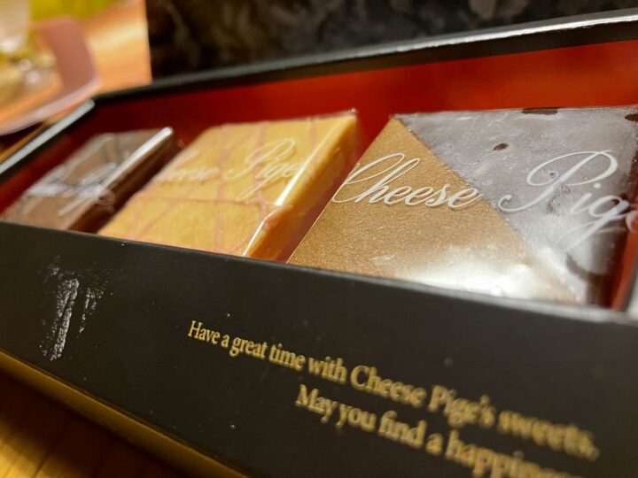 看板商品はクッキーチーズサンド