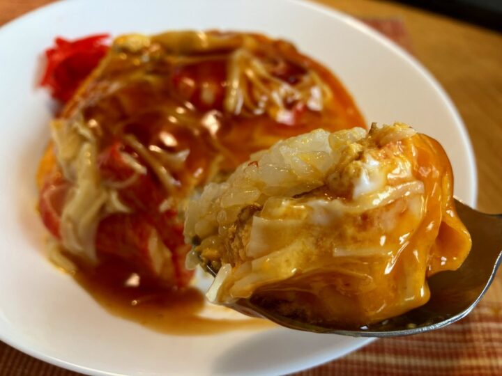 甘酢あんがたっぷりかかった天津飯の完成写真