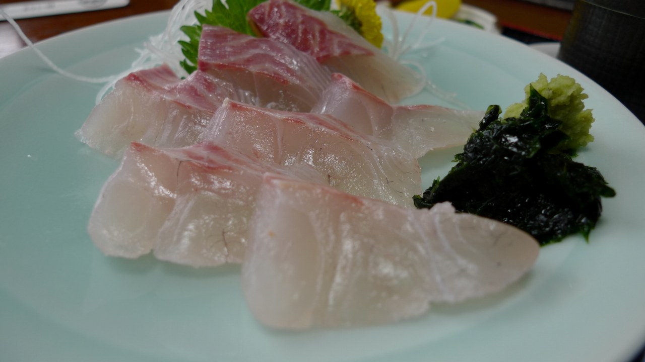 銀ダラの焼き魚定食と真鯛の刺身に初カツオの土佐作りは 大船