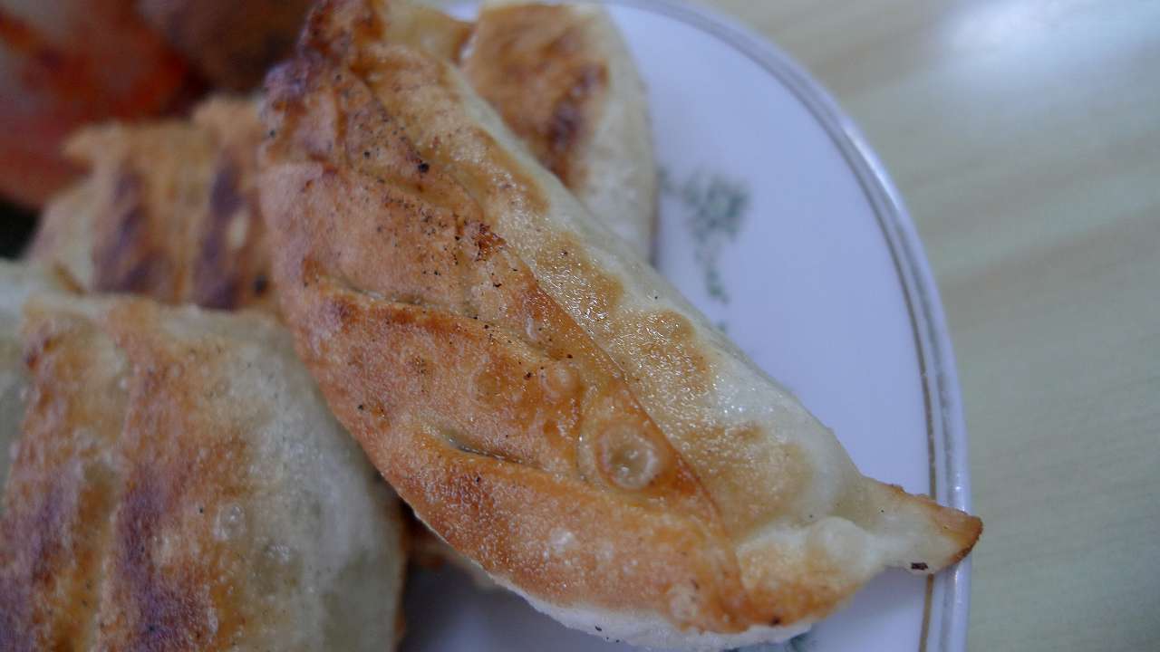 両面焼きで甘ぁ い餃子は遠州西鹿島近くの福来軒