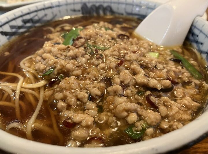楊子の揚子菜館で四川ラーメンと餃子に絶品チャーハン