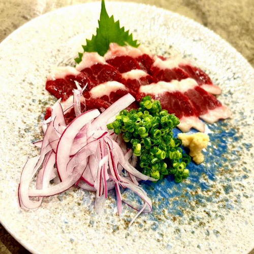 和バル利休 浜松 馬刺し　フタエゴ