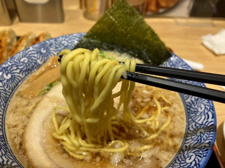 中太のストレート麺。