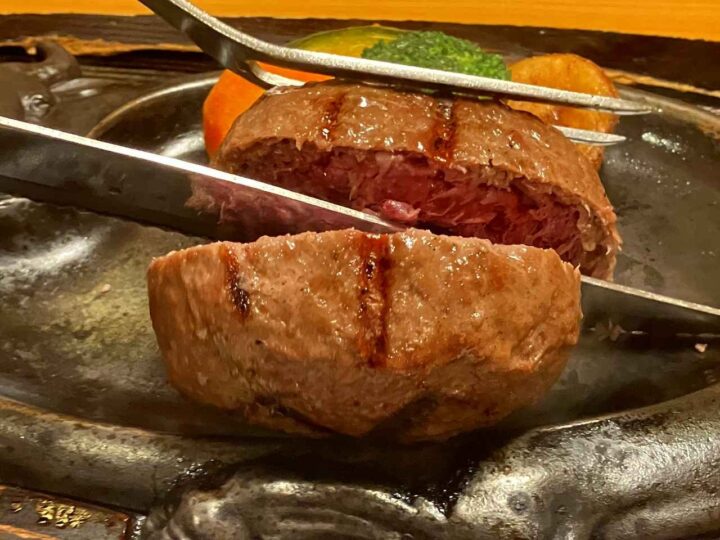 げんこつフェア開催中のさわやか浜北店で いちごの贅沢パフェ