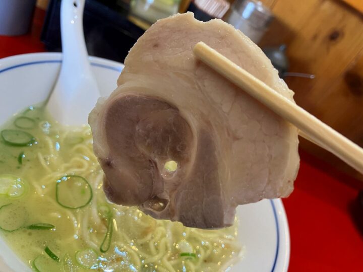 大ぶりのチャーシュー。