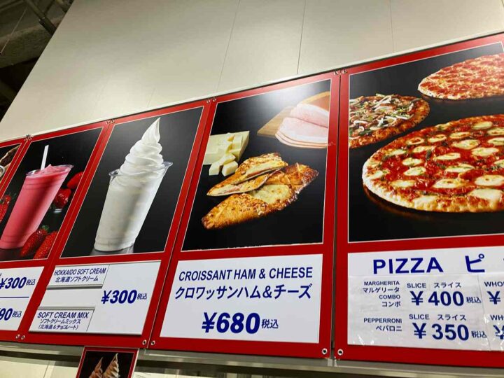 フードコートの看板