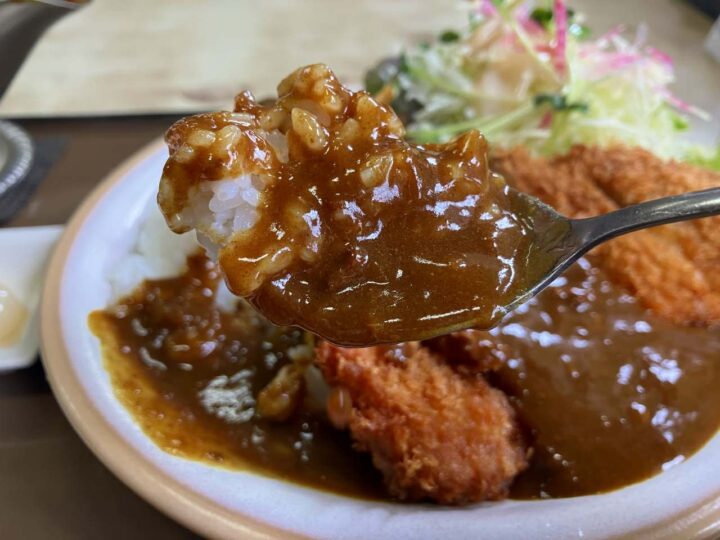 とろみのあるルーがごはんに絡む。