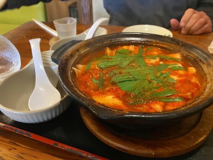 開店と同時に海老塚の住よしで南部美人と味わうキムチチゲ豆腐