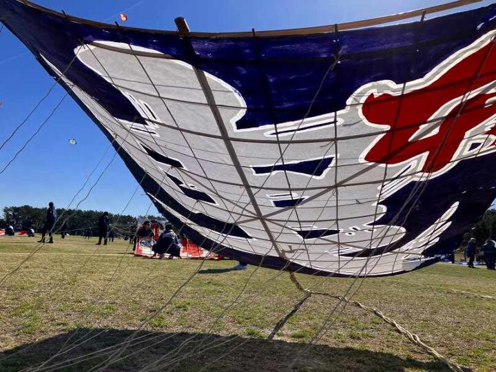 浜松まつり伝承会 曳馬町の大凧を広げる