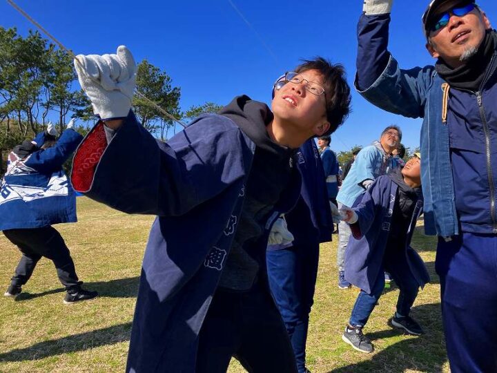 浜松まつり伝承会 曳馬の子ども連が凧糸を引く