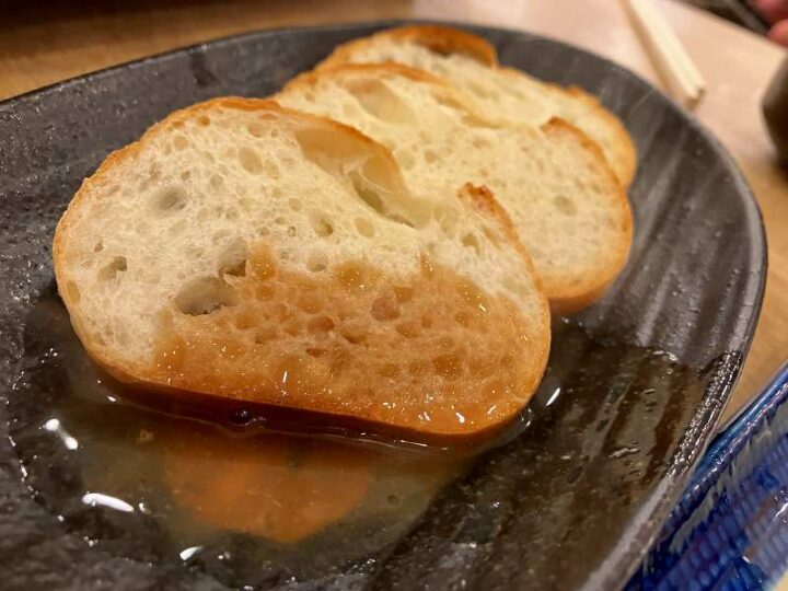 イカとキノコのワタ焼きに浸すバケット