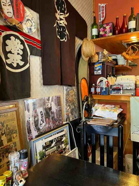 祭り衣装が所狭しと飾られていた店内