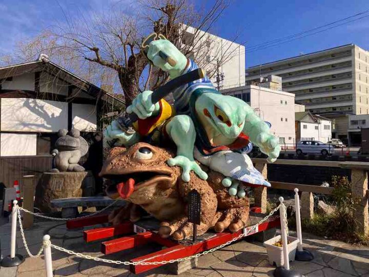 縄手通りのカエルオブジェ