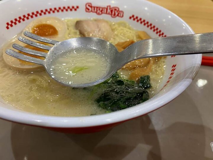 スガキヤラーメンの白濁スープ ラーメンフォーク
