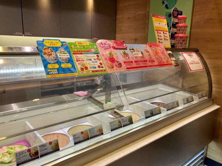 サーティワンアイスクリーム フレーバーショーケース