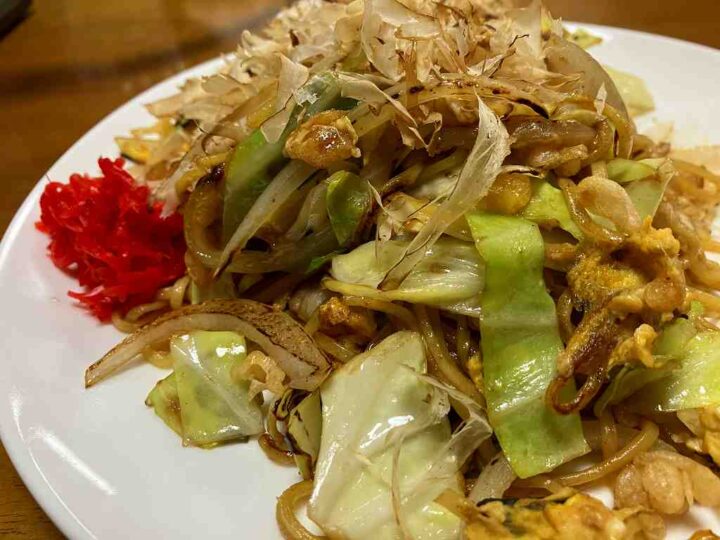 野菜たっぷり焼きそばと鰹節