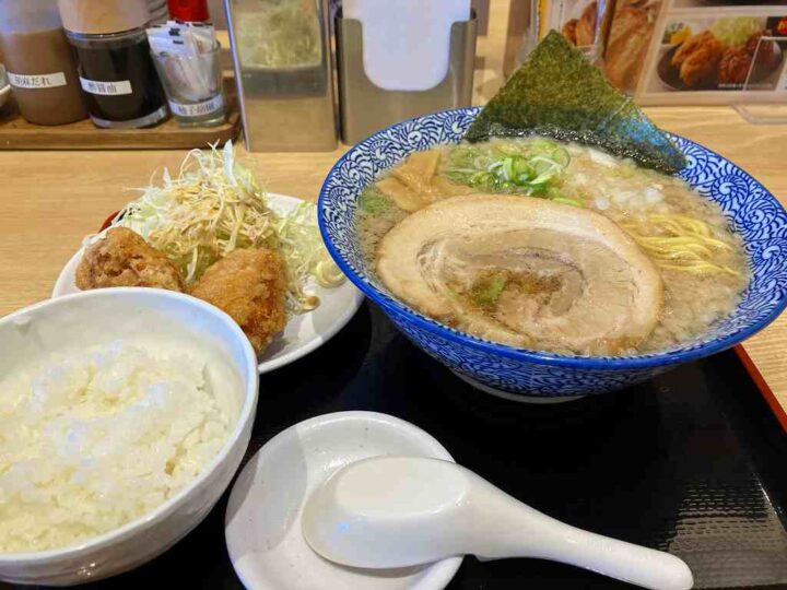 浜松餃子 浜太郎 神立店で 気になっていたから揚げセット