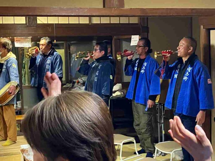 威勢の良いラッパが響く