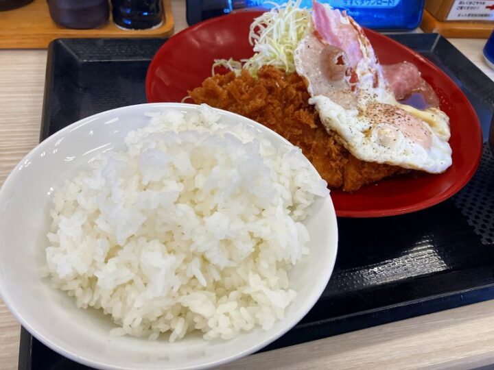 しっかり盛られた白ご飯