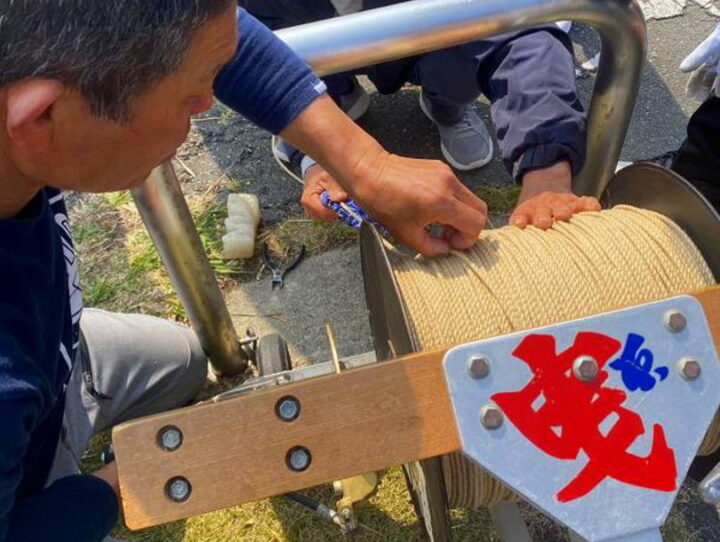 2026 馬込川の堤防で糸伸ばし糸枠に巻き込んだ