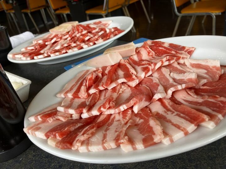 豚三枚肉のジンギスカンを楽しむ旅の駅 方広寺 きじ亭