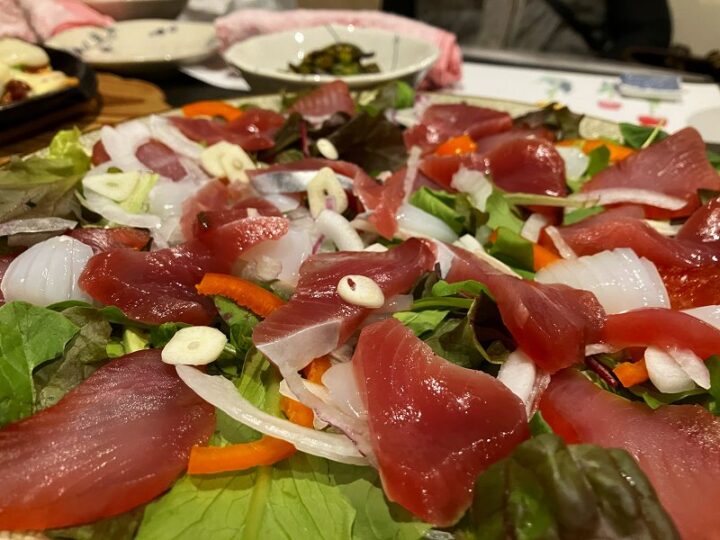 鰹のたたきサラダ仕立て