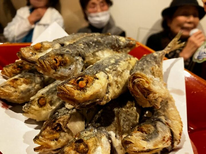 アジの丸揚げ