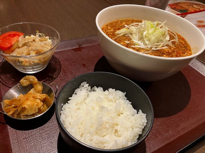 四川飯店サーラ浜松の麻婆ラーメンAセット