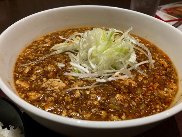 麻婆豆腐たっぷりの麻婆ラーメンはスープではなく麻婆豆腐