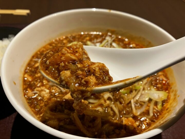 麻婆豆腐たっぷりの麻婆ラーメン