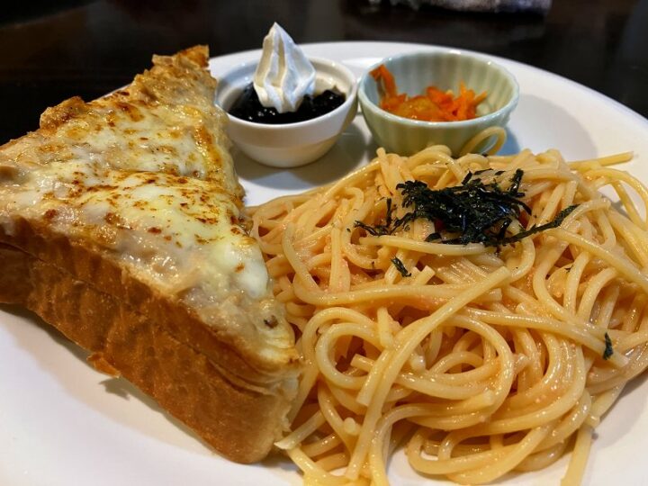 明太パスタとつなチーズトーストのワンプレートセット