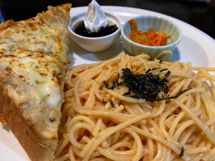 明太パスタとつなチーズトーストのワンプレートセット