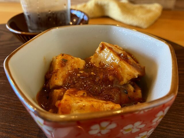小鉢の一つは麻婆豆腐