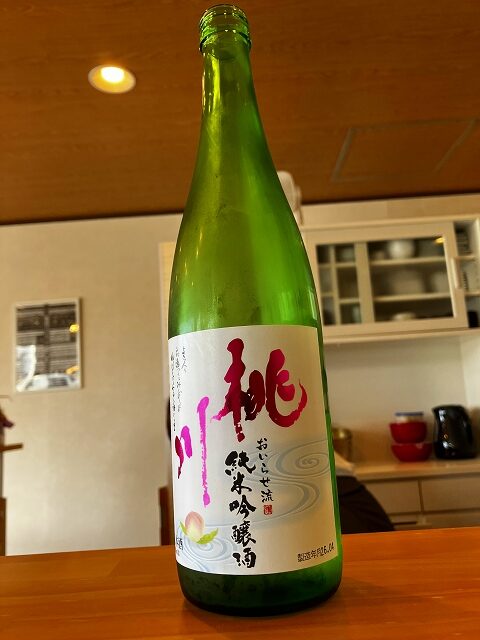 桃川純米吟醸のボトル