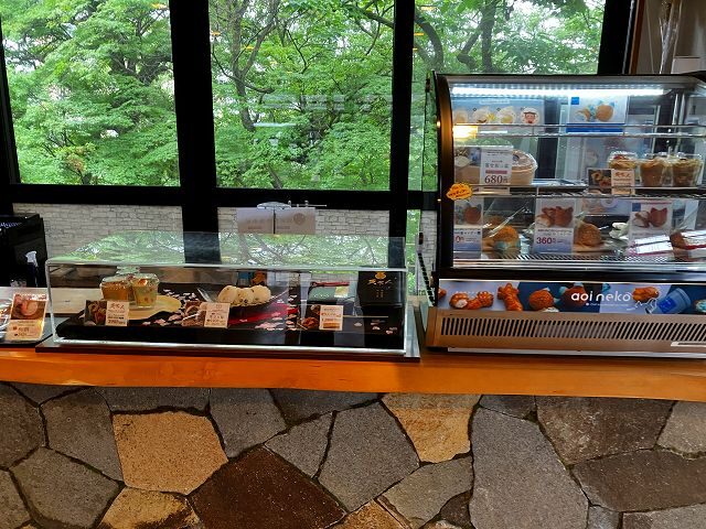 岡崎城本丸茶屋のスイーツショーケース