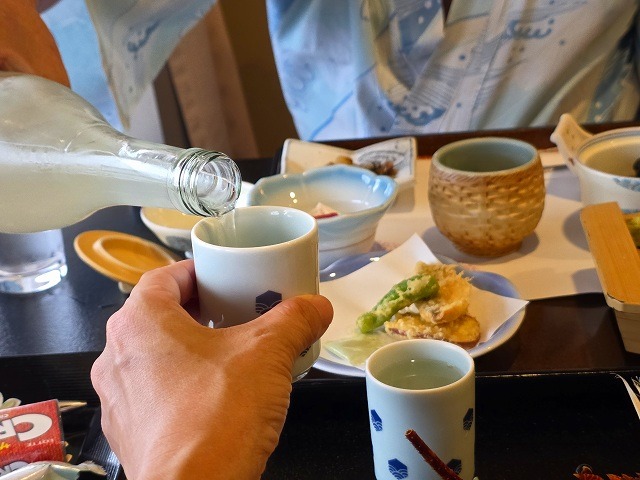 食中酒は奥うすにごり生酒