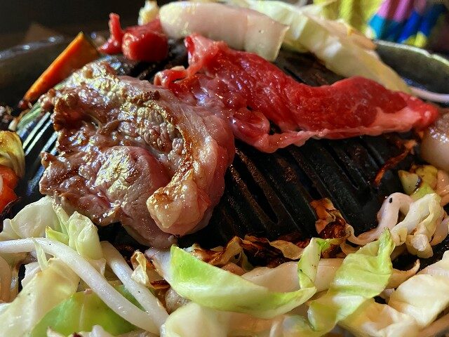 山麓園のジンギスカン鍋用ラム肉と野菜