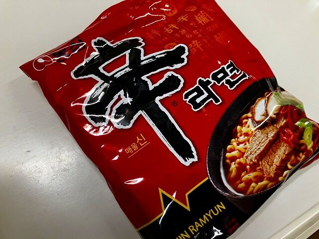 辛ラーメンの袋パッケージと完成イメージ