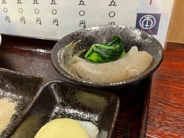 本丸食堂の定食に付く小鉢のほうれん草とこんにゃく