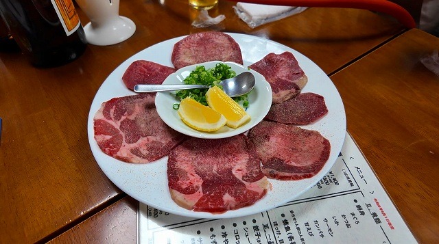 焼肉里で味わう予約一年待ちの極上焼肉と絶品魚料理