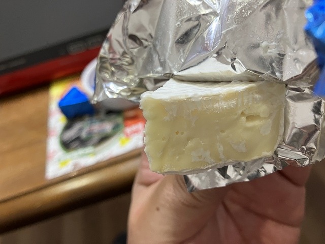 カラオケでつまむクリーミーなチーズ
