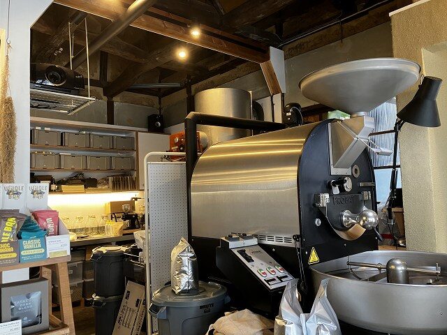 TATAZUMI COFFEE焙煎場店の大型焙煎機