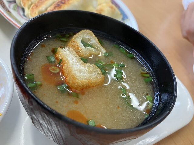 油揚げ入りの味噌汁 福みつ中定食