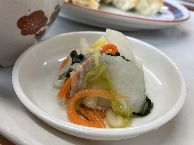 福みつ中定食に付く白菜の漬物