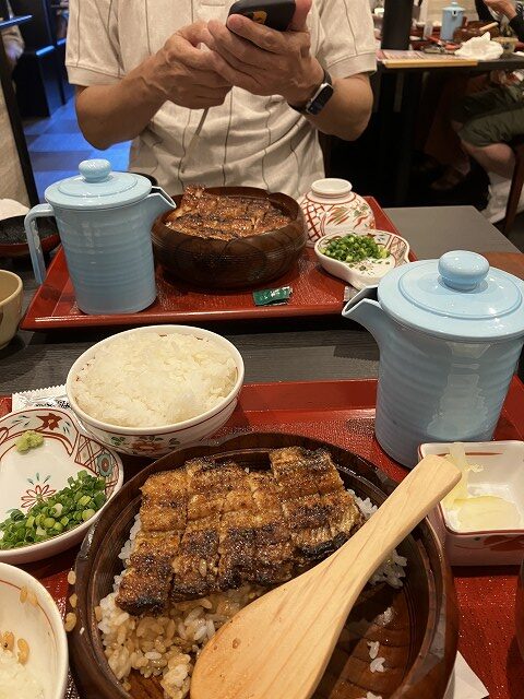 特上櫃まぶしを囲むランチ風景