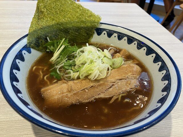 駿河湾沼津SA麺屋道神で味わう道神醤油ラーメン
